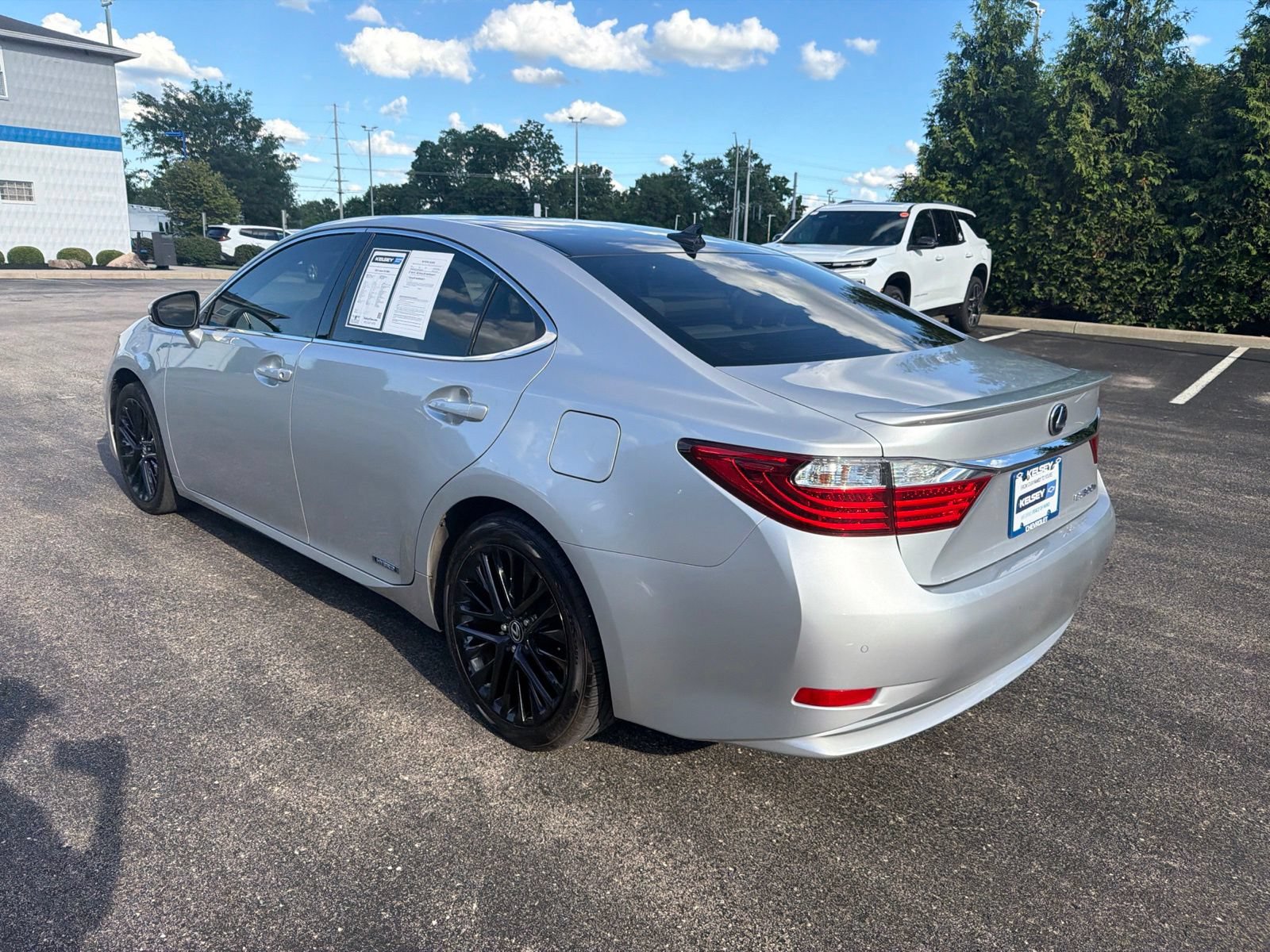 Used 2013 Lexus ES 300h w/ Luxury Pkg FWD image 3