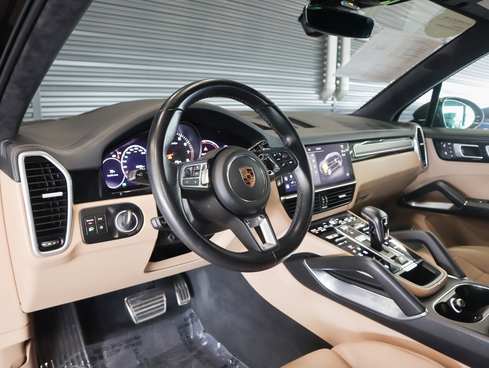 Certified 2022 Porsche Cayenne Turbo image 4