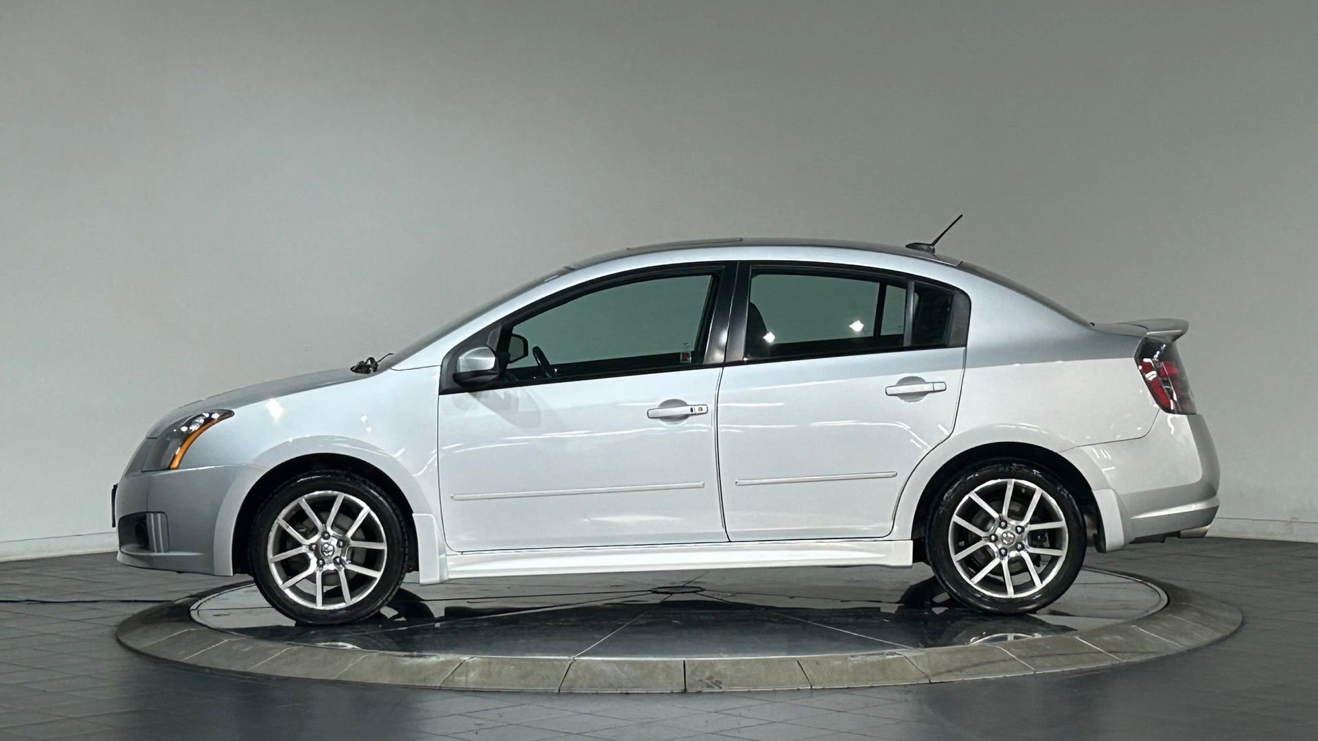 Used 2008 Nissan Sentra SE-R w/ Sunroof Pkg FWD image 6