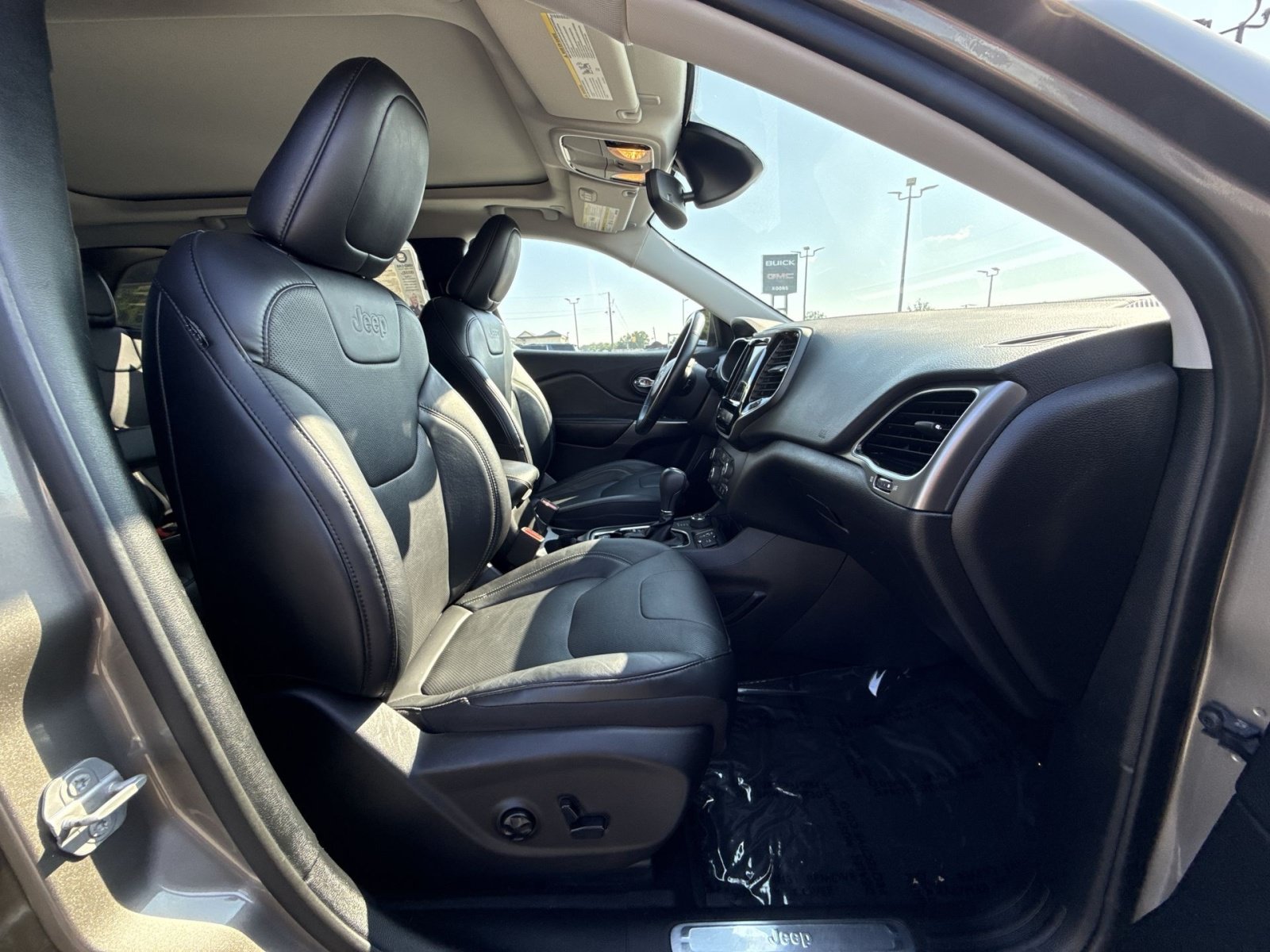 Used 2021 Jeep Cherokee Limited AWD/4WD image 28