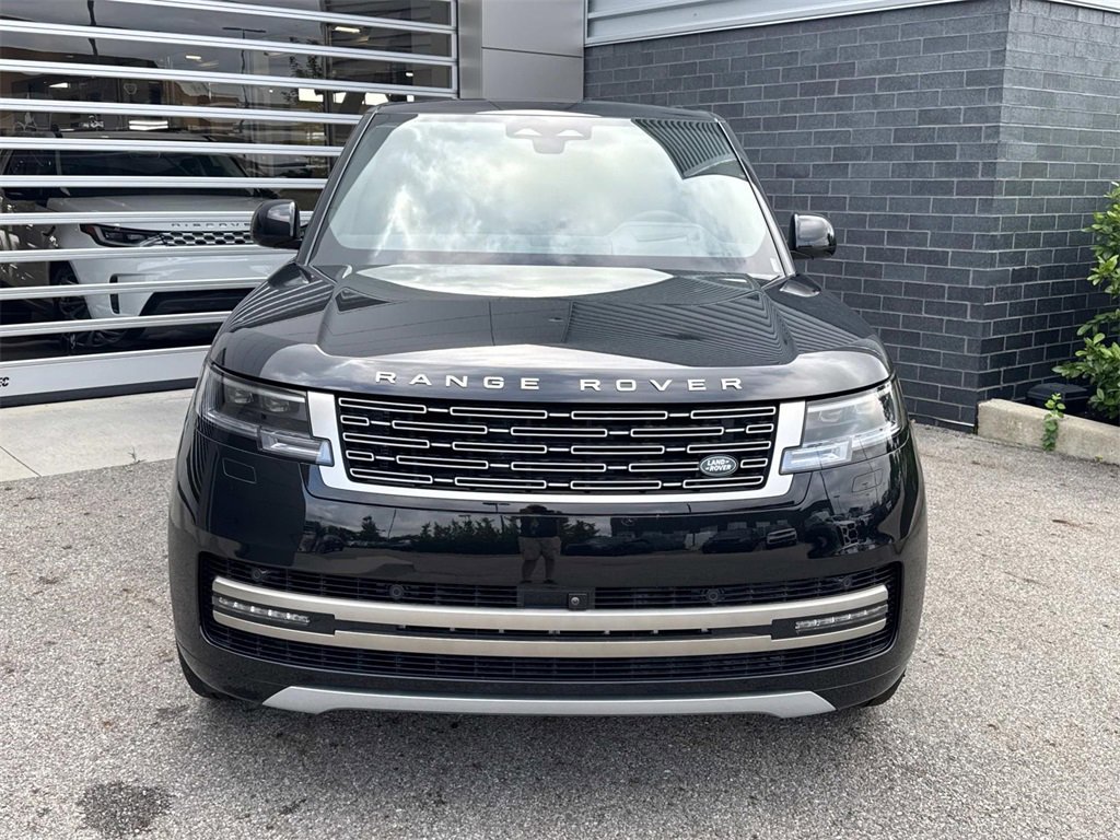 New 2025 Land Rover Range Rover SE image 2