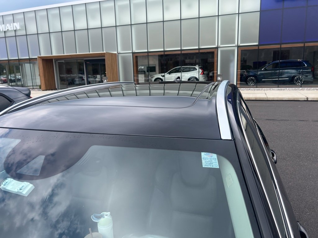 Used 2021 Volvo XC60 T5 Momentum w/ Premium Package AWD/4WD image 11