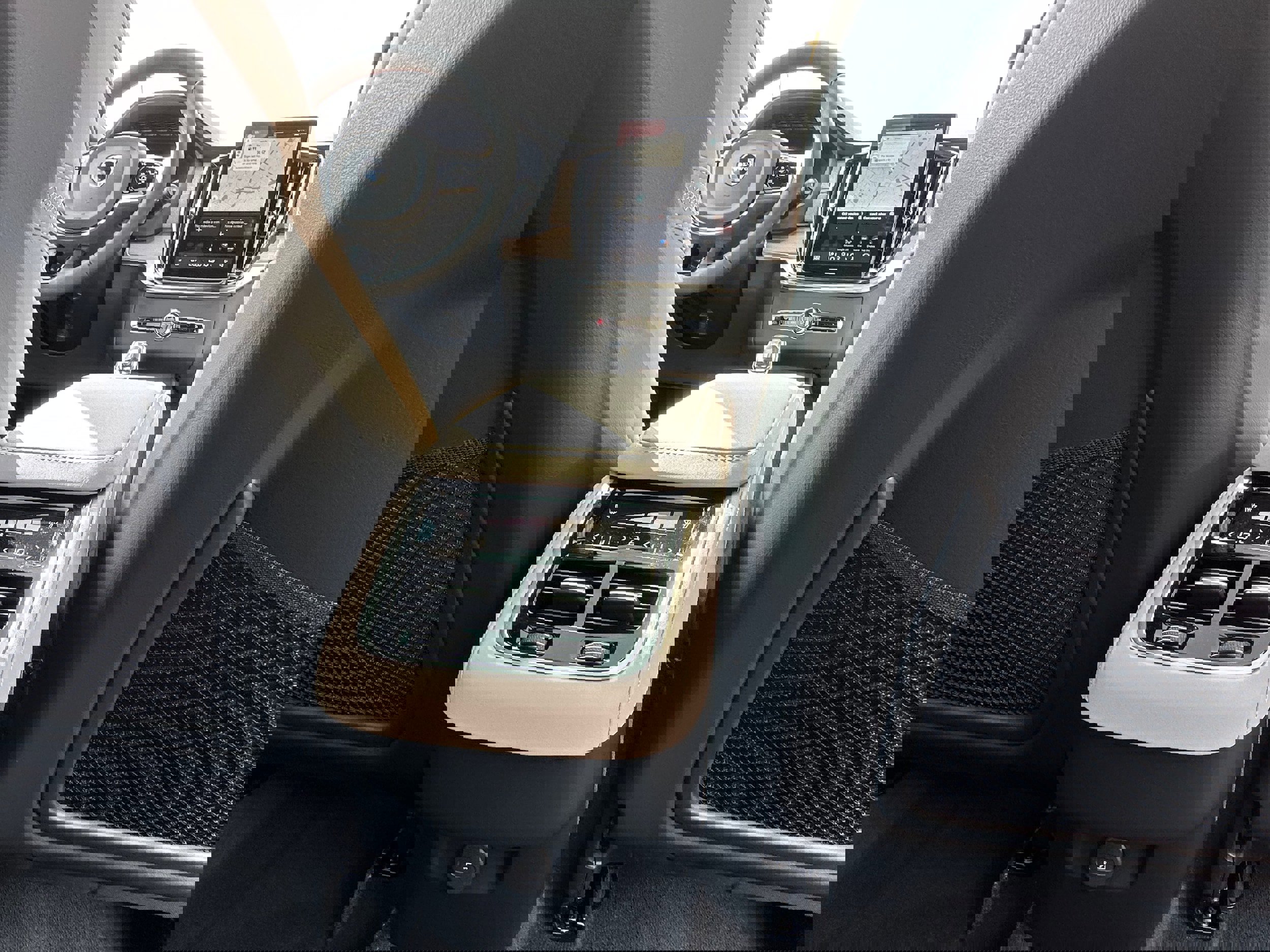 New 2026 Volvo XC90 B6 Plus w/ Protection Package Premier image 12