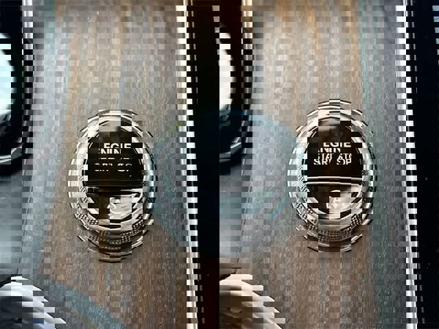 Used 2025 Mercedes-Benz GLC 300 4MATIC image 10