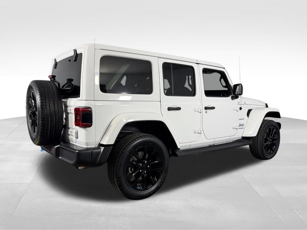 Used 2022 Jeep Wrangler Unlimited Sahara w/ Cold Weather Group AWD/4WD image 8