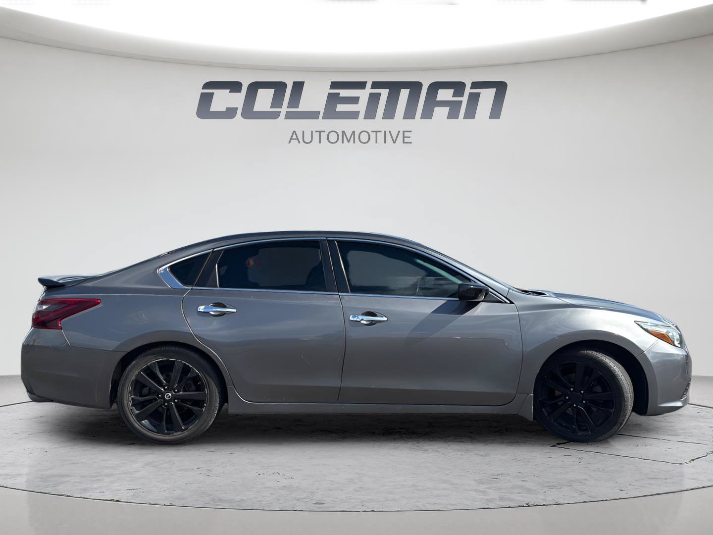 Used 2017 Nissan Altima 2.5 SR w/ Midnight Edition Package FWD image 10