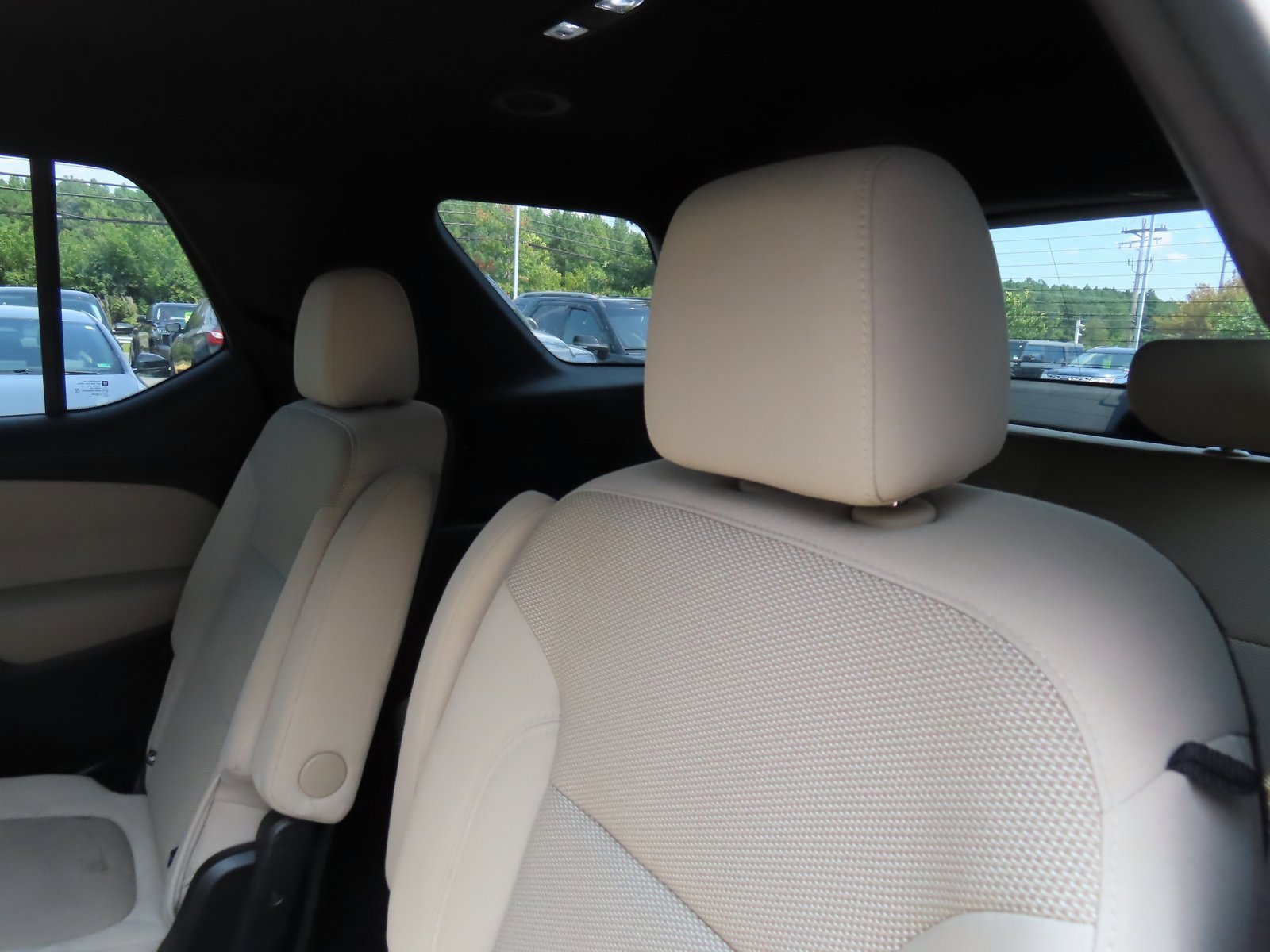 Used 2022 Chevrolet Traverse LT image 30