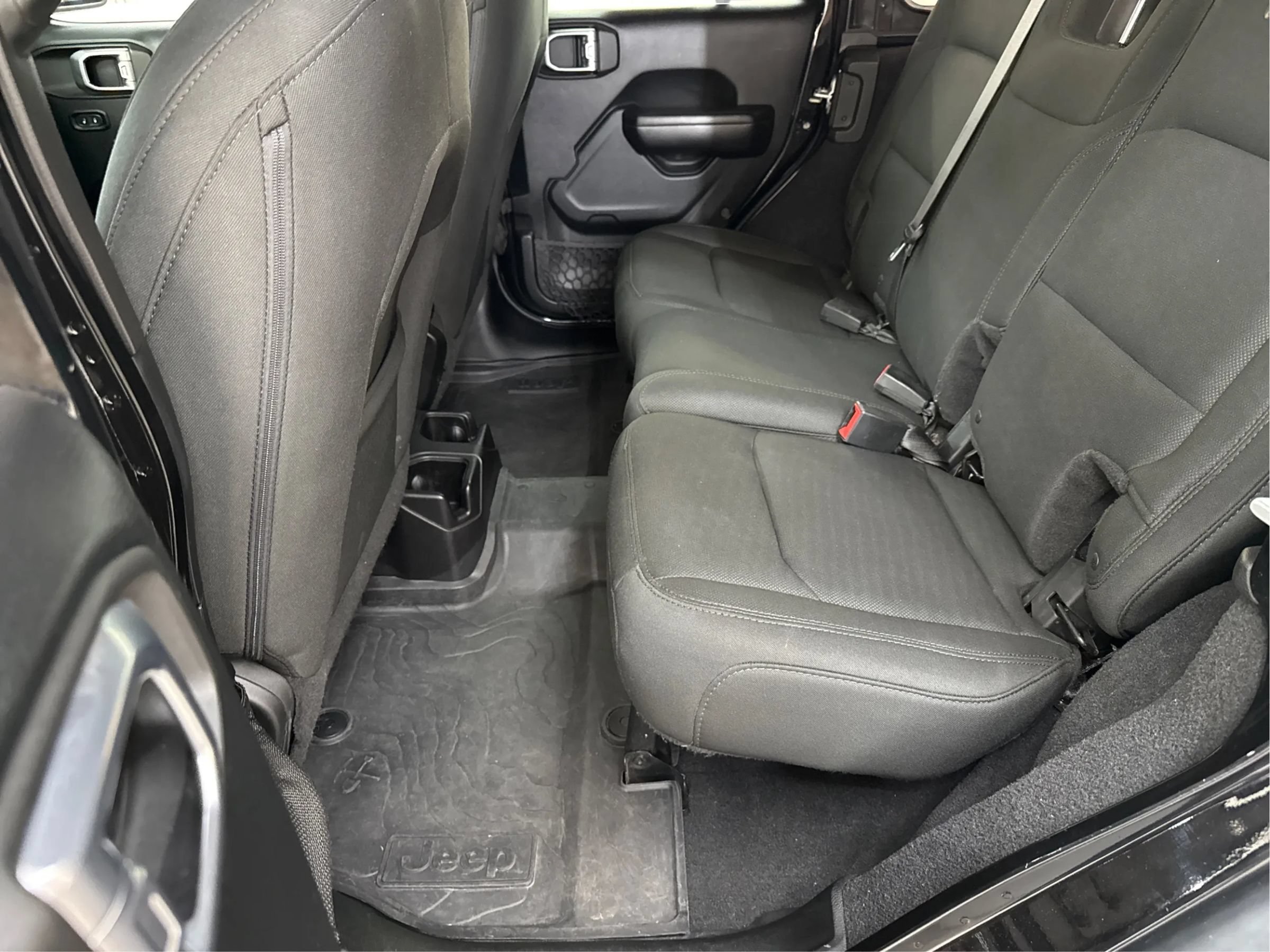 Used 2018 Jeep Wrangler Unlimited Sport S AWD/4WD image 14