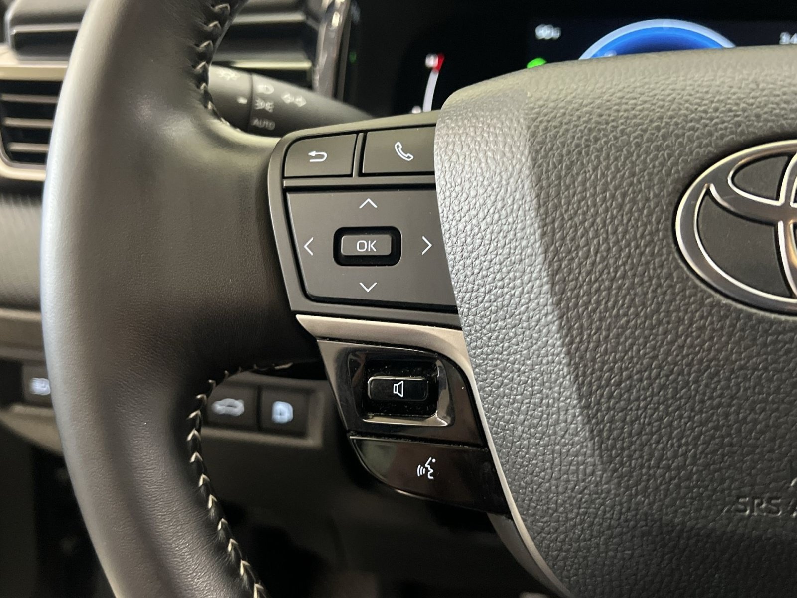 Used 2025 Toyota Camry SE FWD image 33