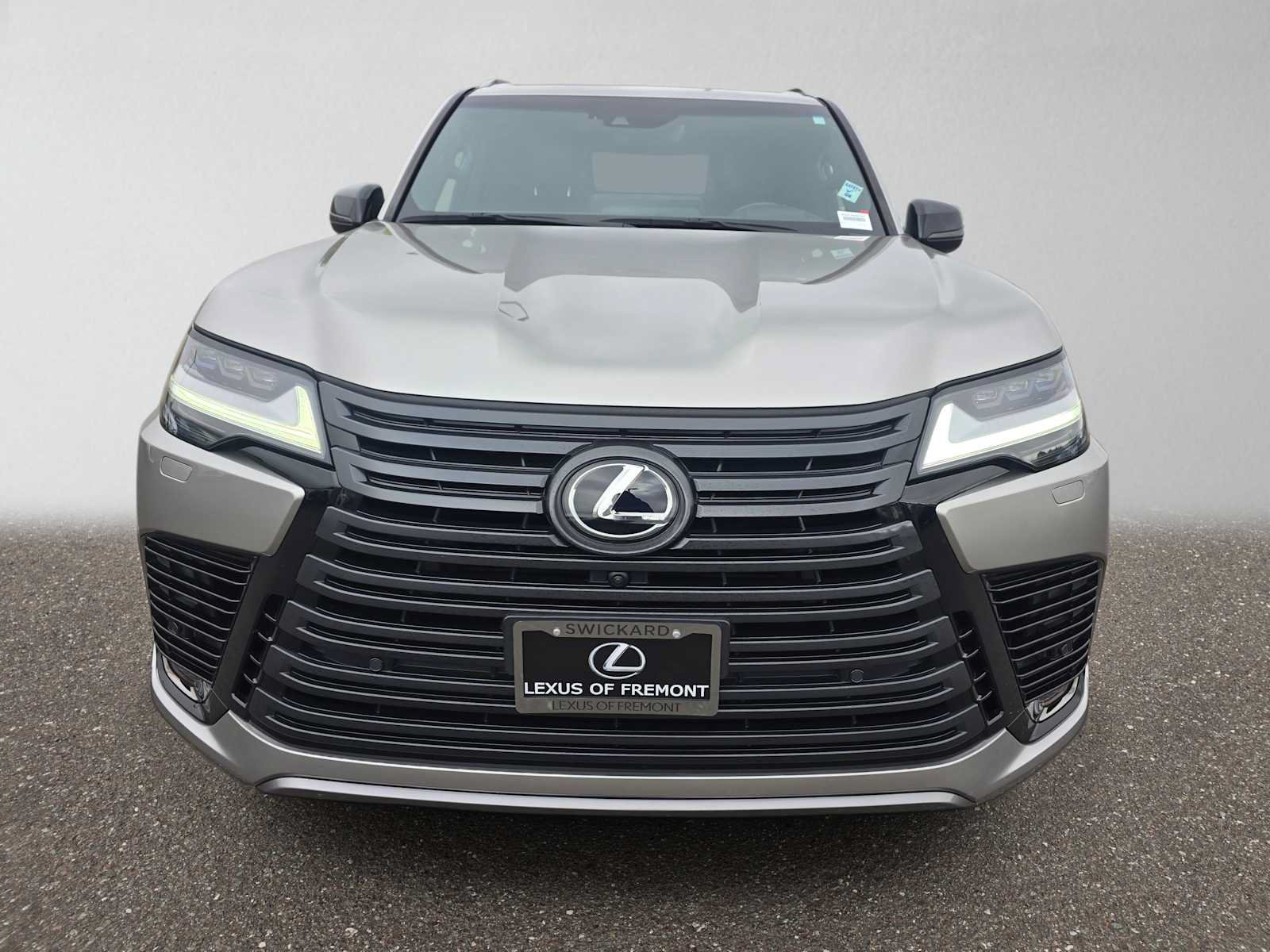 Used 2022 Lexus LX 600 4WD w/ Appearance Package image 8