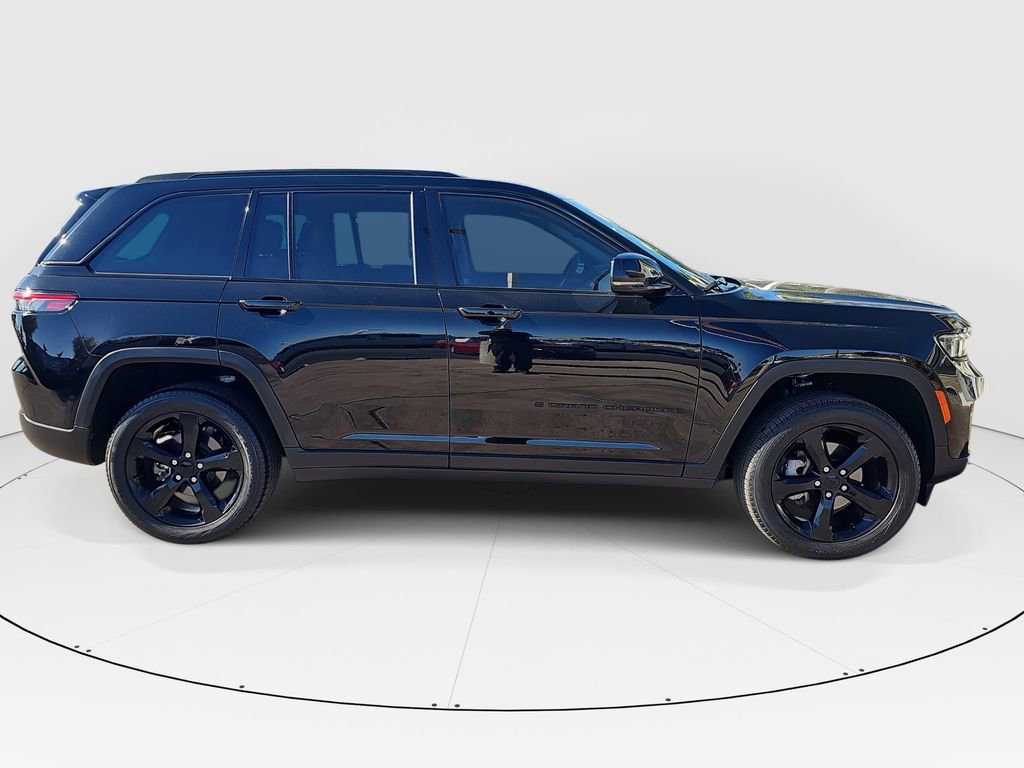 Used 2023 Jeep Grand Cherokee Limited w/ Black Appearance Package video 2