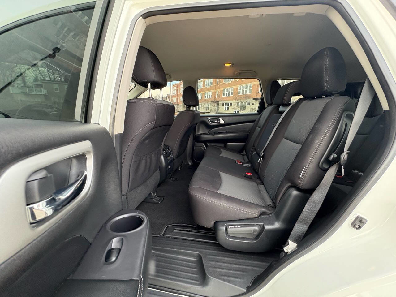 Used 2020 Nissan Pathfinder SV image 25