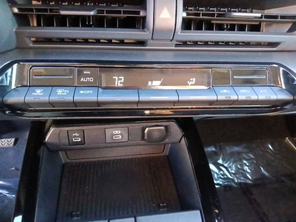 Used 2024 Toyota Prius LE image 23