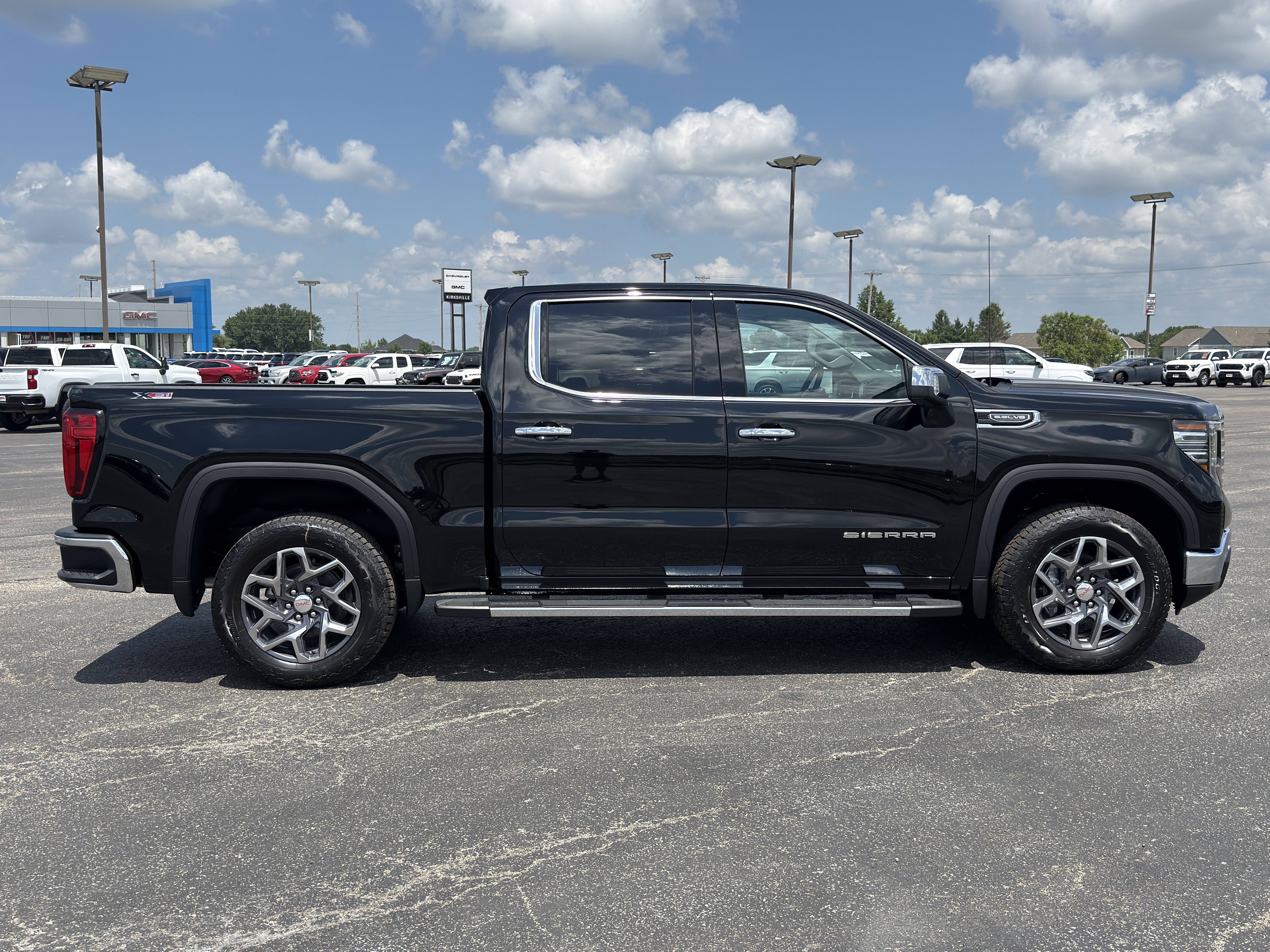 New 2026 GMC Sierra 1500 SLT w/ SLT Premium Plus Package AWD/4WD image 4