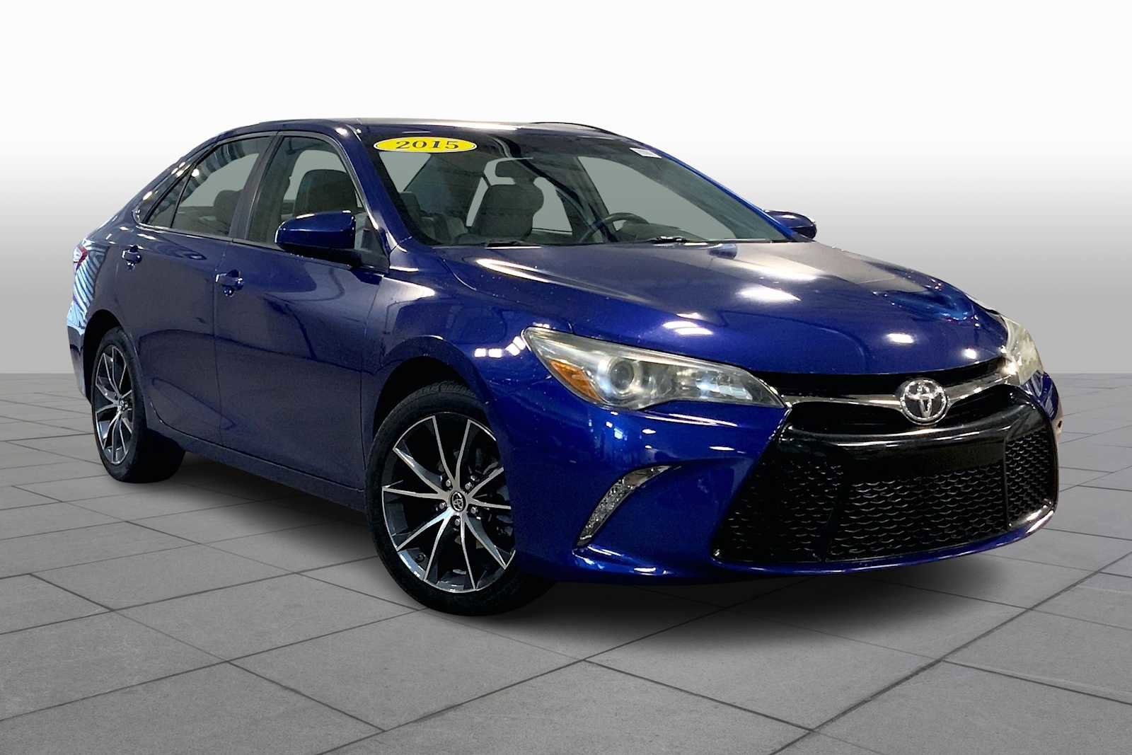 Used 2015 Toyota Camry XSE image 3
