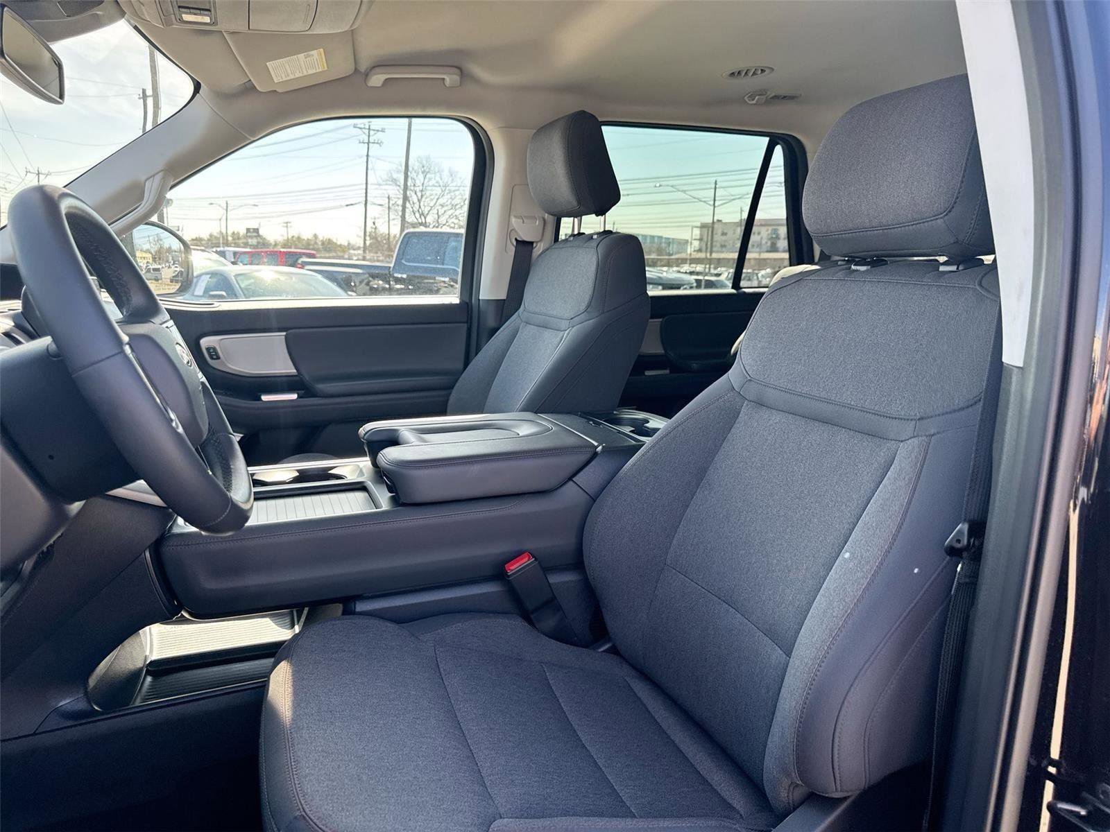 Certified 2025 Ford Expedition Active image 13