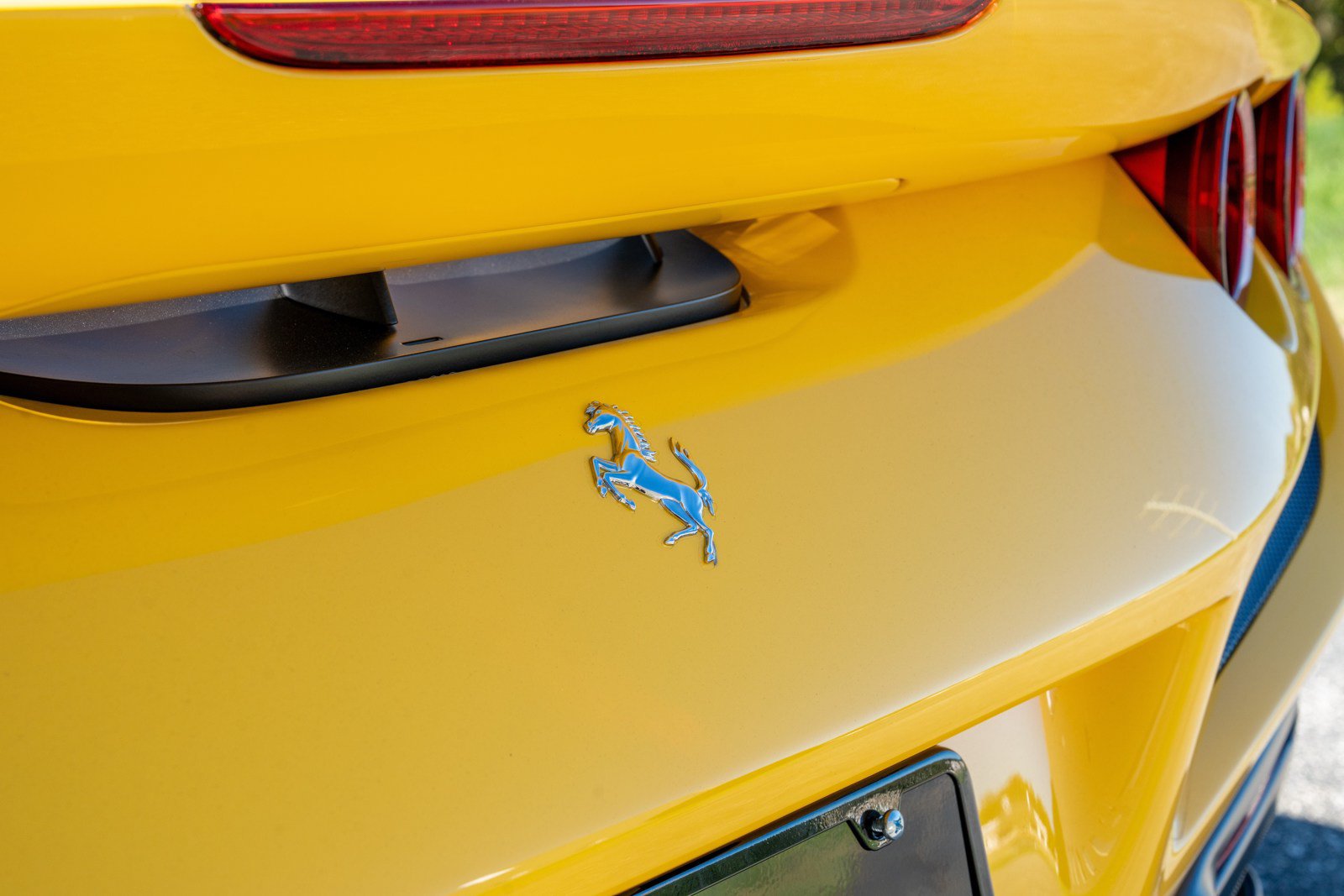 Certified 2022 Ferrari F8 Tributo RWD image 17