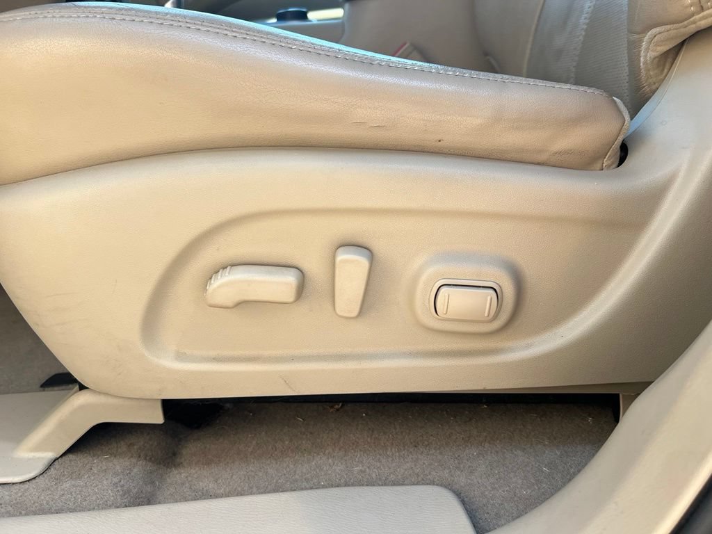 Used 2013 Nissan Pathfinder Platinum w/ Platinum Premium Pkg AWD/4WD image 11