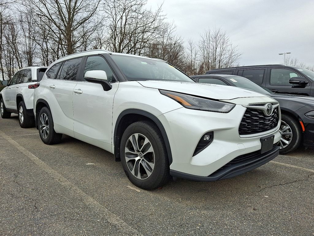 Used 2023 Toyota Highlander XLE image 1