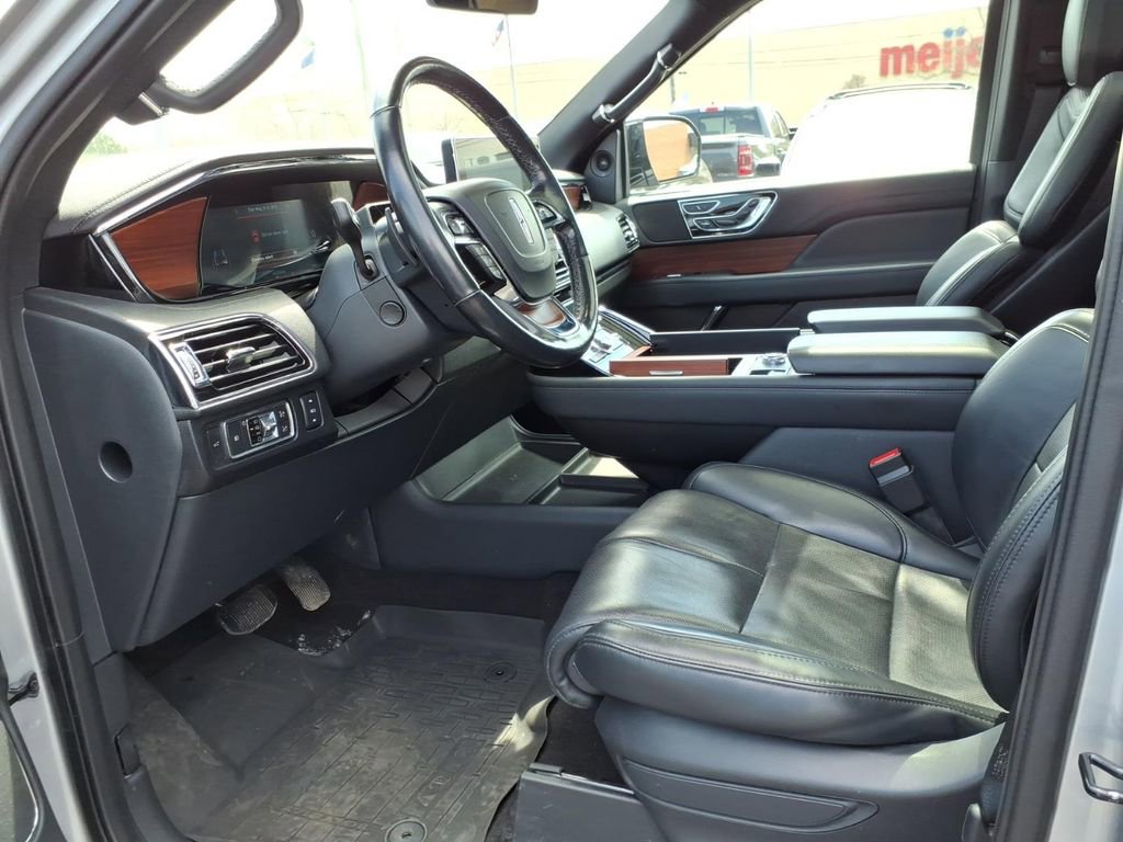 Used 2022 Lincoln Navigator Reserve AWD/4WD image 10