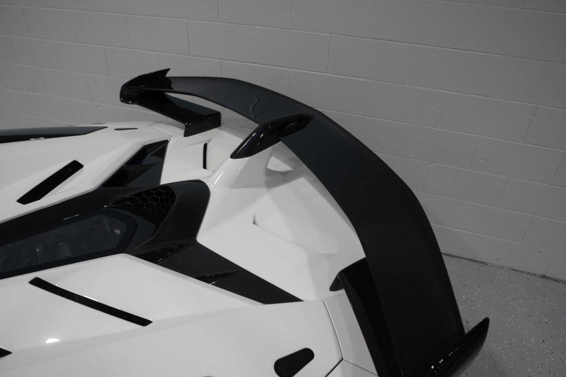 Used 2020 Lamborghini Aventador SVJ AWD/4WD image 31