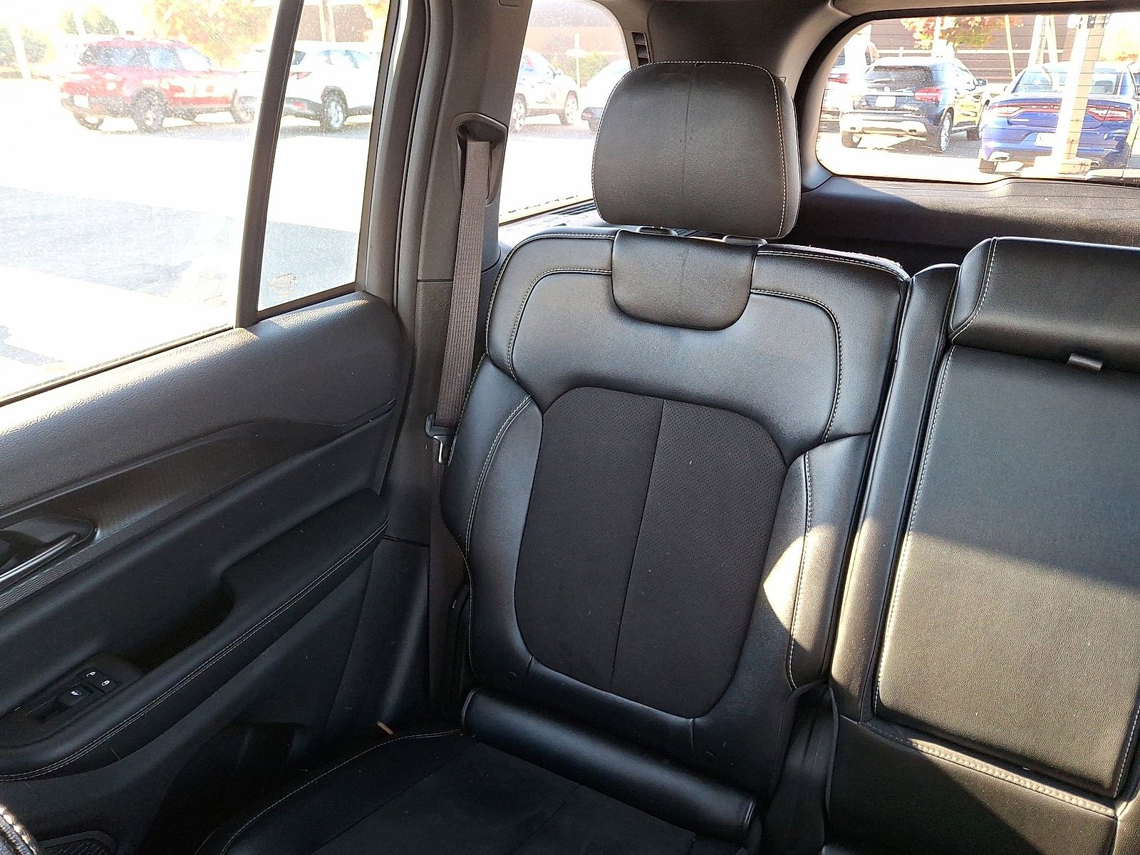 Used 2023 Jeep Grand Cherokee Altitude image 12