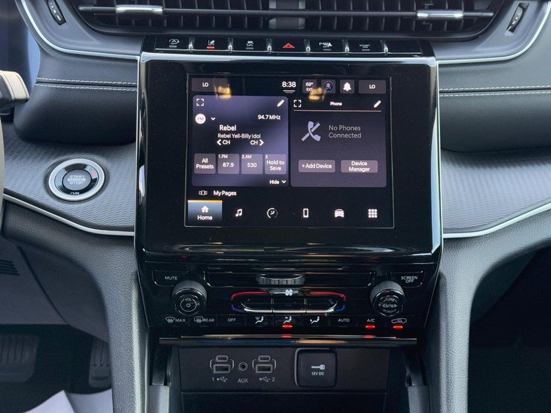 Used 2023 Jeep Grand Cherokee L Laredo image 14