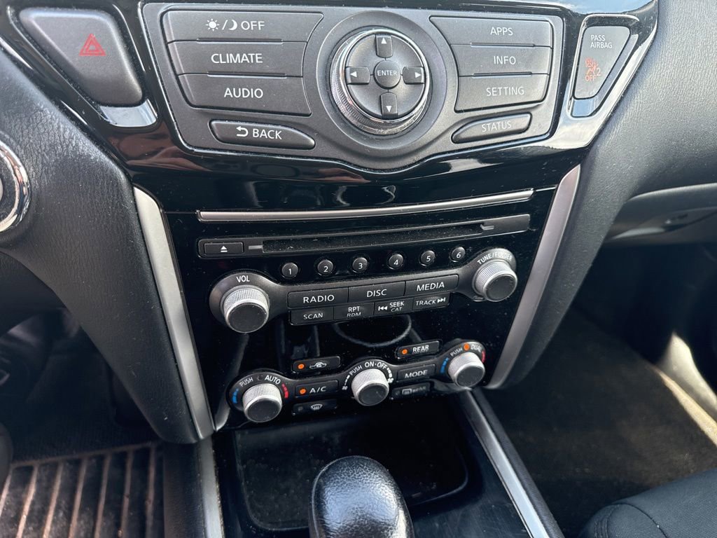 Used 2017 Nissan Pathfinder SV FWD image 16