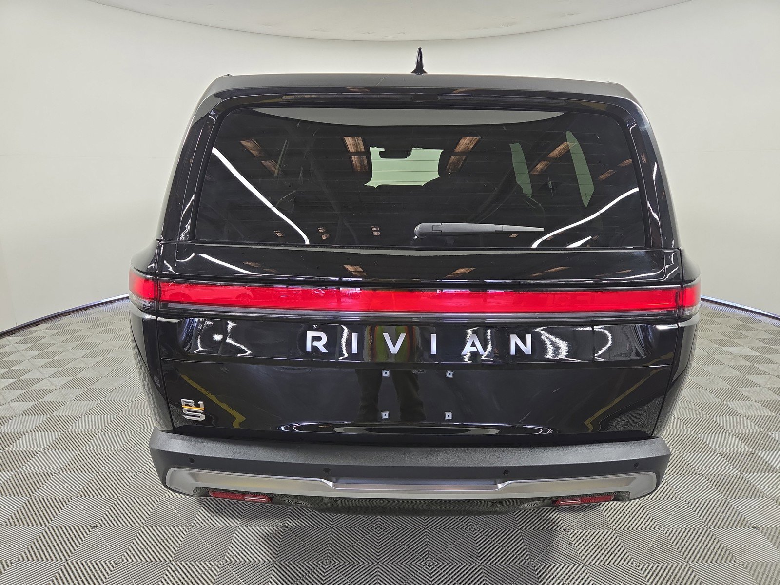 Used 2024 Rivian R1S Adventure AWD/4WD image 4