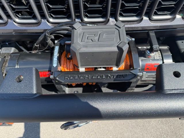 Used 2025 Jeep Gladiator Mojave w/ Safety Group AWD/4WD image 11