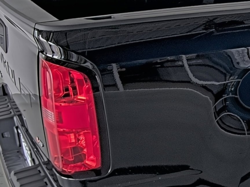 Used 2022 Chevrolet Colorado Z71 w/ Z71 Midnight Edition image 15