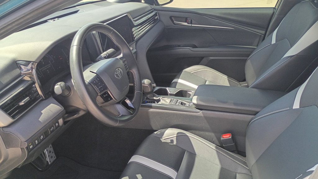 Used 2025 Toyota Camry SE w/ Convenience Package FWD image 17