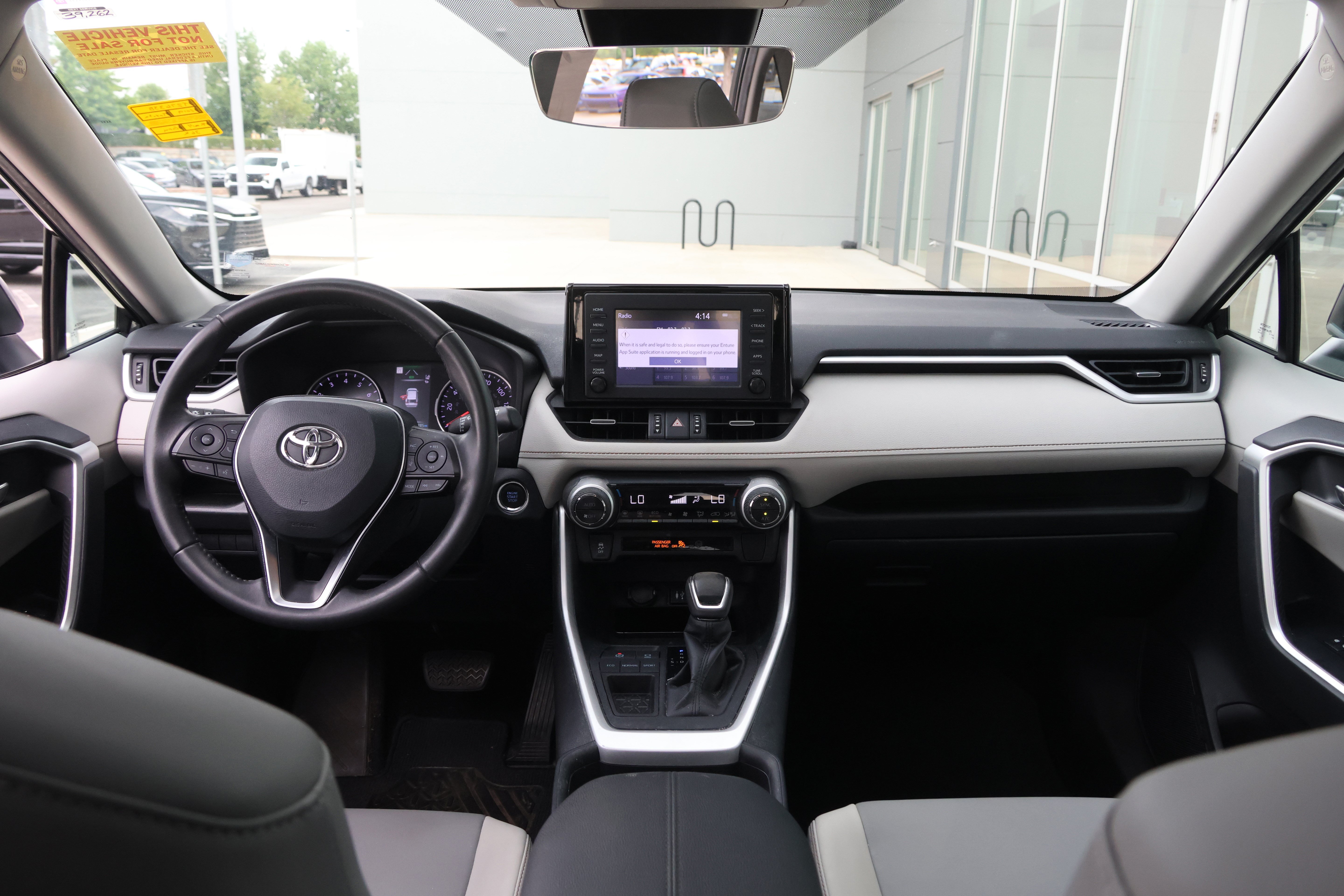 Used 2019 Toyota RAV4 XLE Premium FWD image 15