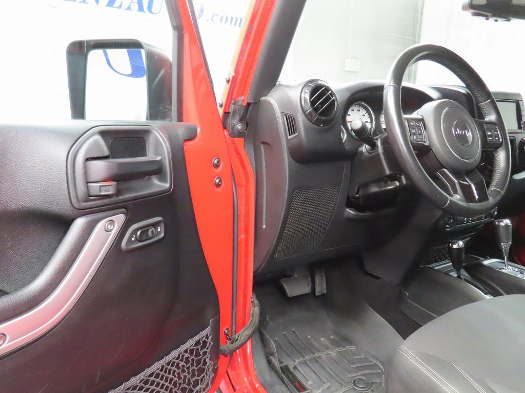 Used 2017 Jeep Wrangler Unlimited Sahara w/ Connectivity Group image 44