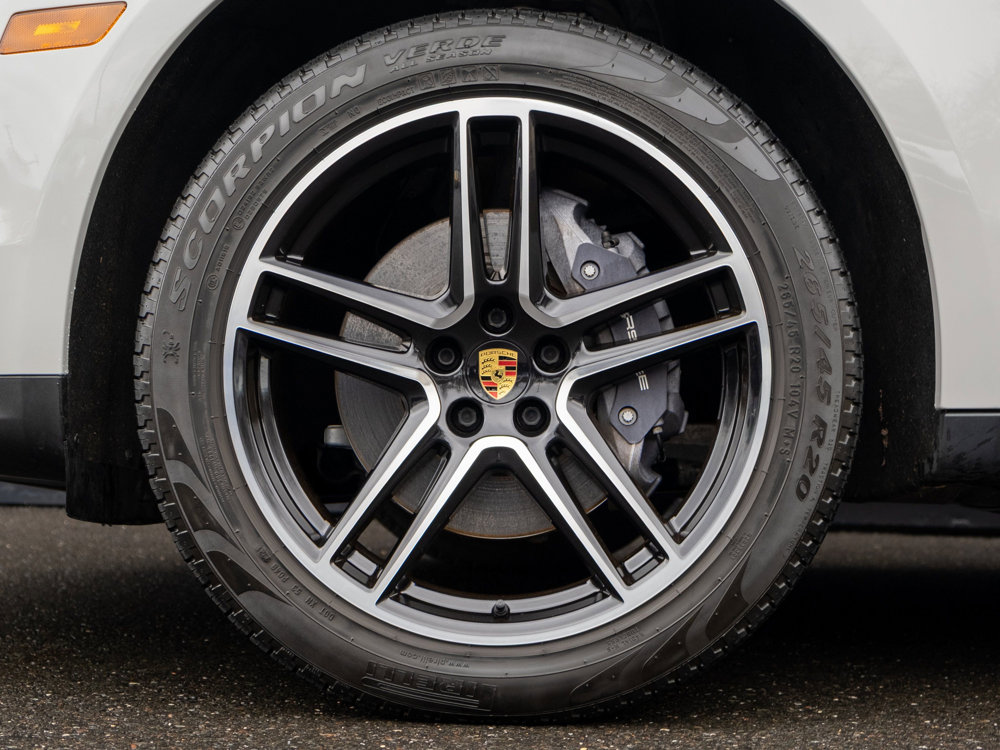 Certified 2021 Porsche Macan image 12