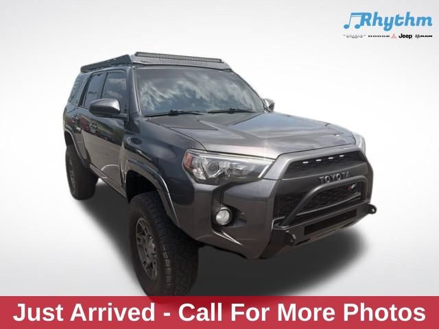 Used 2019 Toyota 4Runner SR5 AWD/4WD image 1