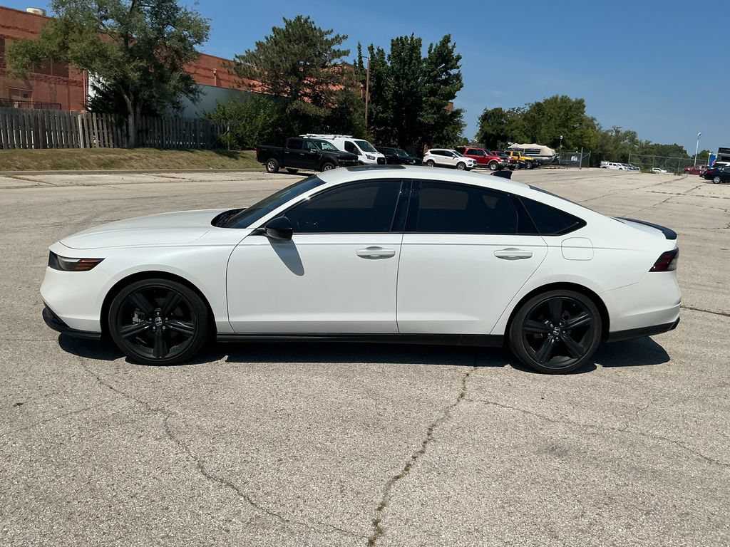 Used 2023 Honda Accord Sport image 2