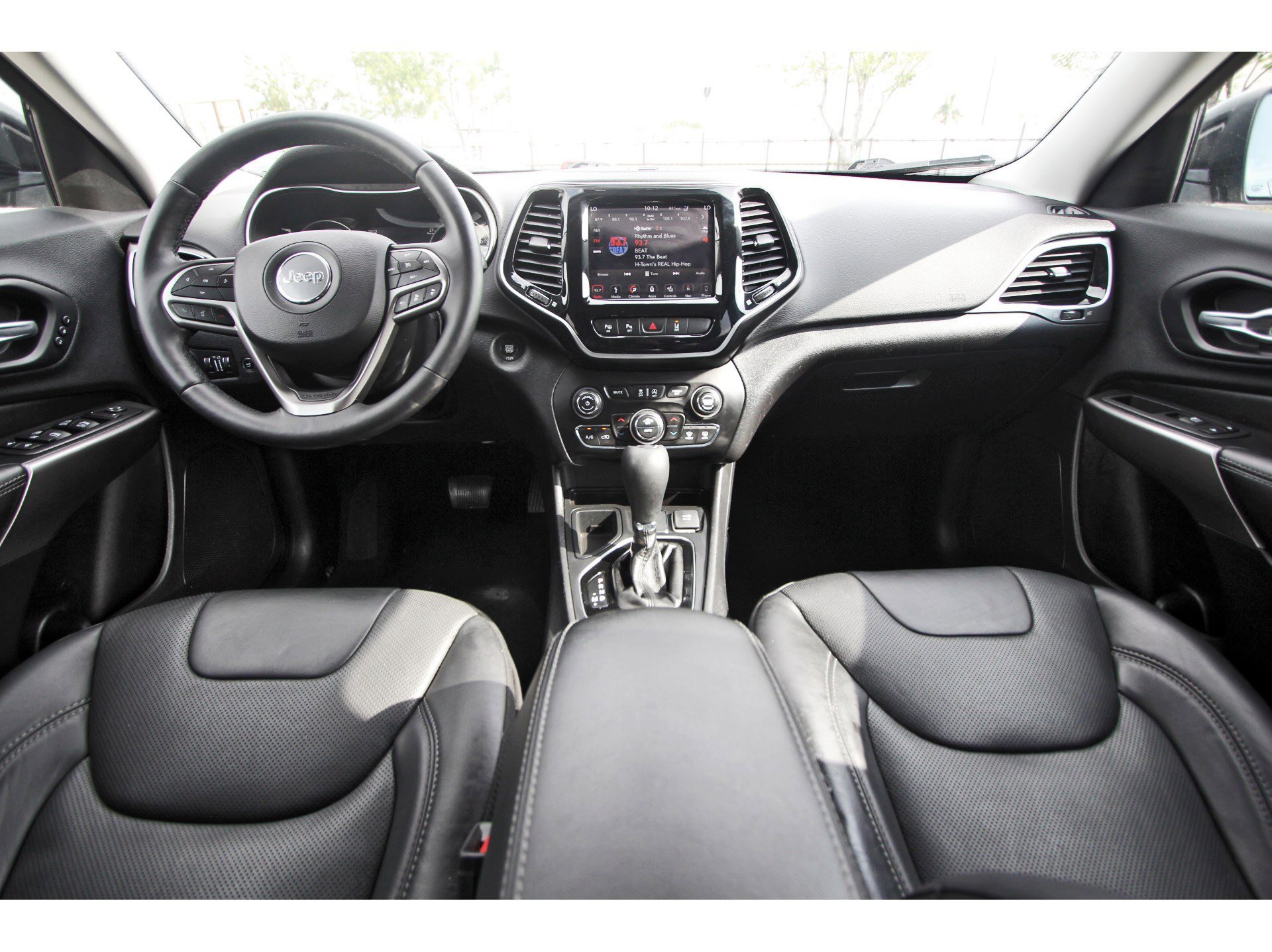 Used 2019 Jeep Cherokee Limited w/ Luxury Group image 11