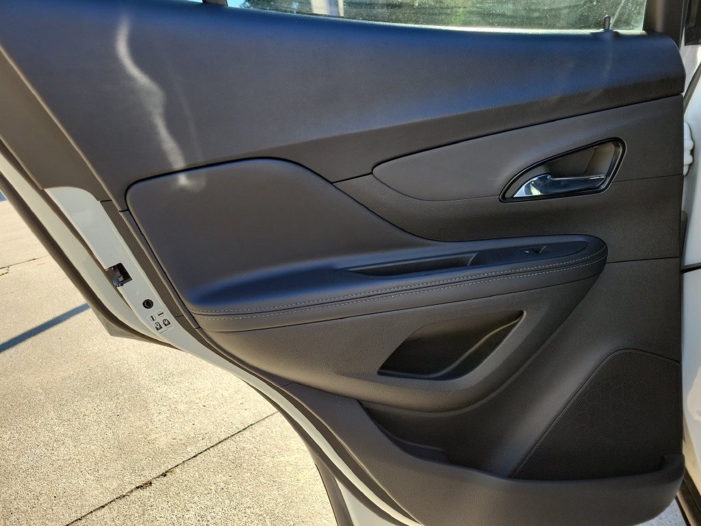 Used 2022 Buick Encore Preferred AWD/4WD image 8
