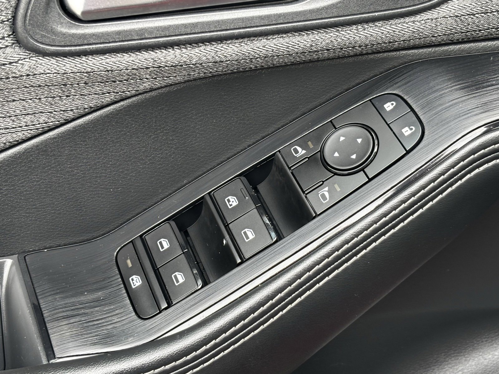 Used 2021 Nissan Rogue SV image 17