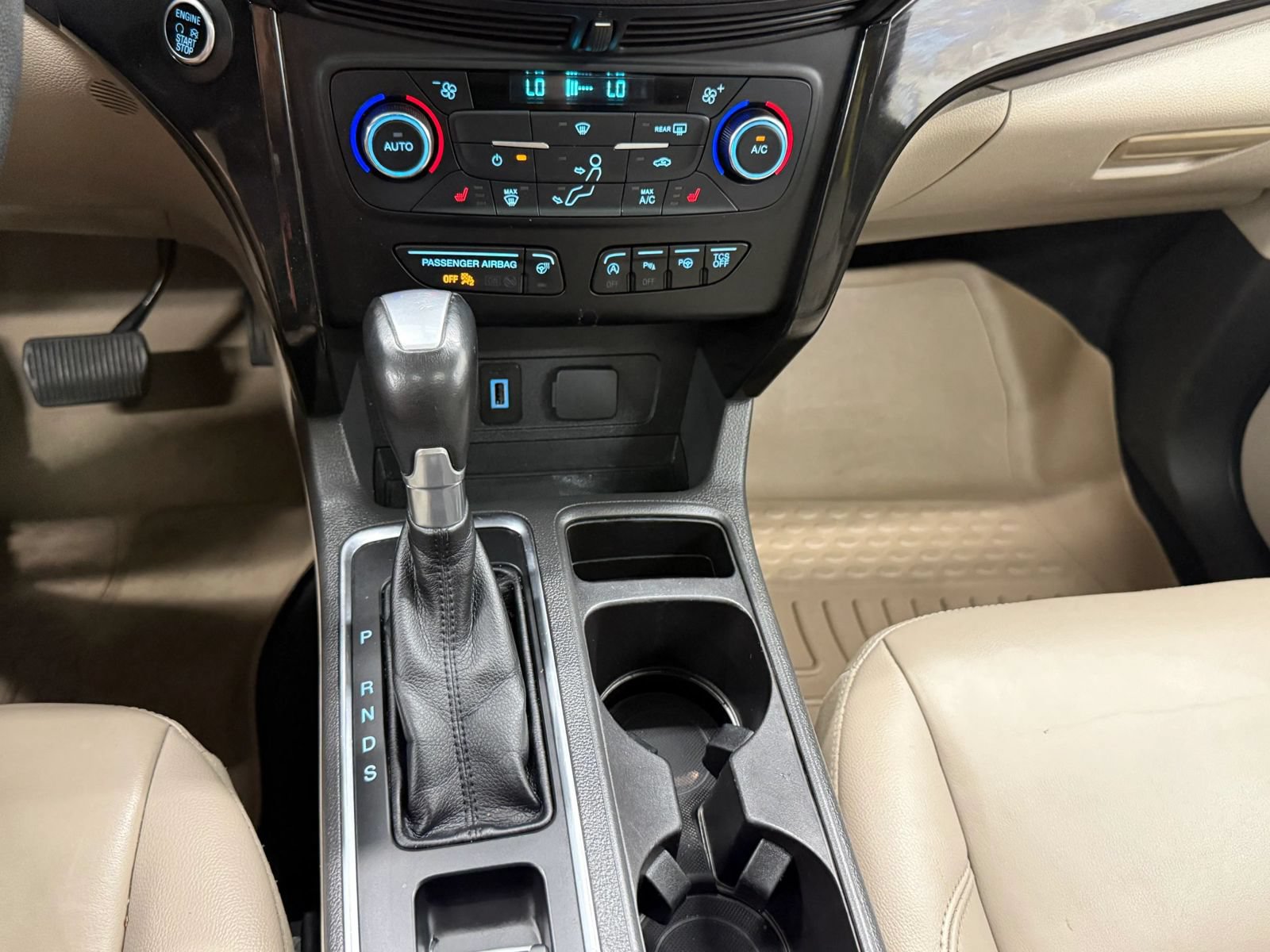 Used 2017 Ford Escape Titanium w/ Equipment Group 301A AWD/4WD image 35