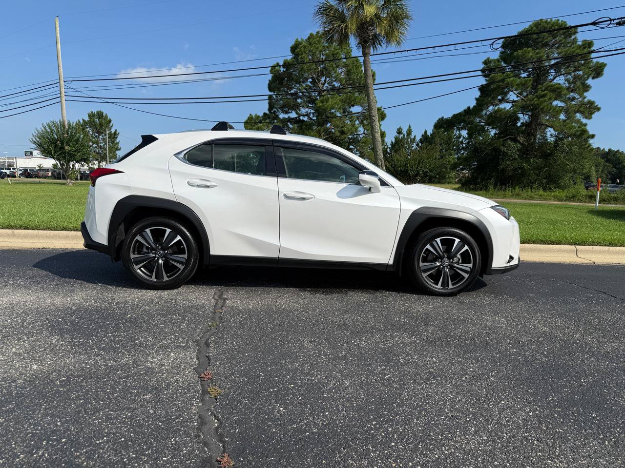 Used 2021 Lexus UX 200 w/ Accessory Package (A2) FWD image 5