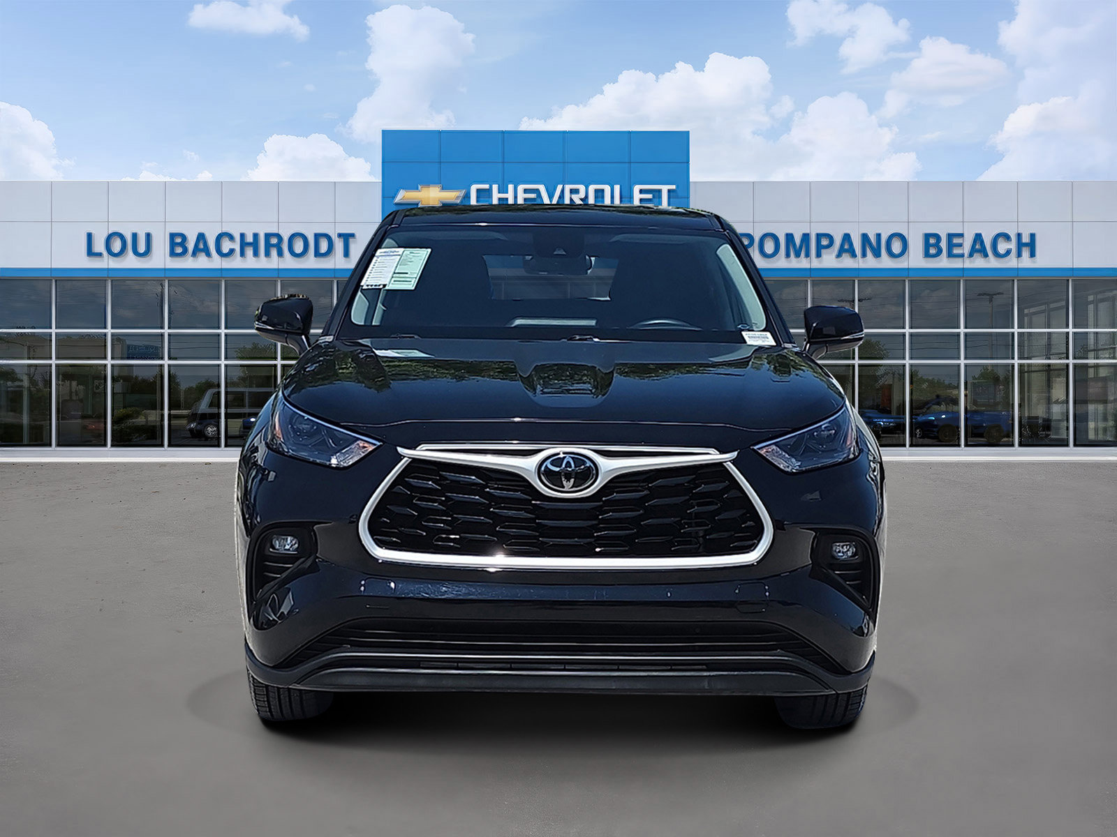 Used 2024 Toyota Highlander LE FWD video 2