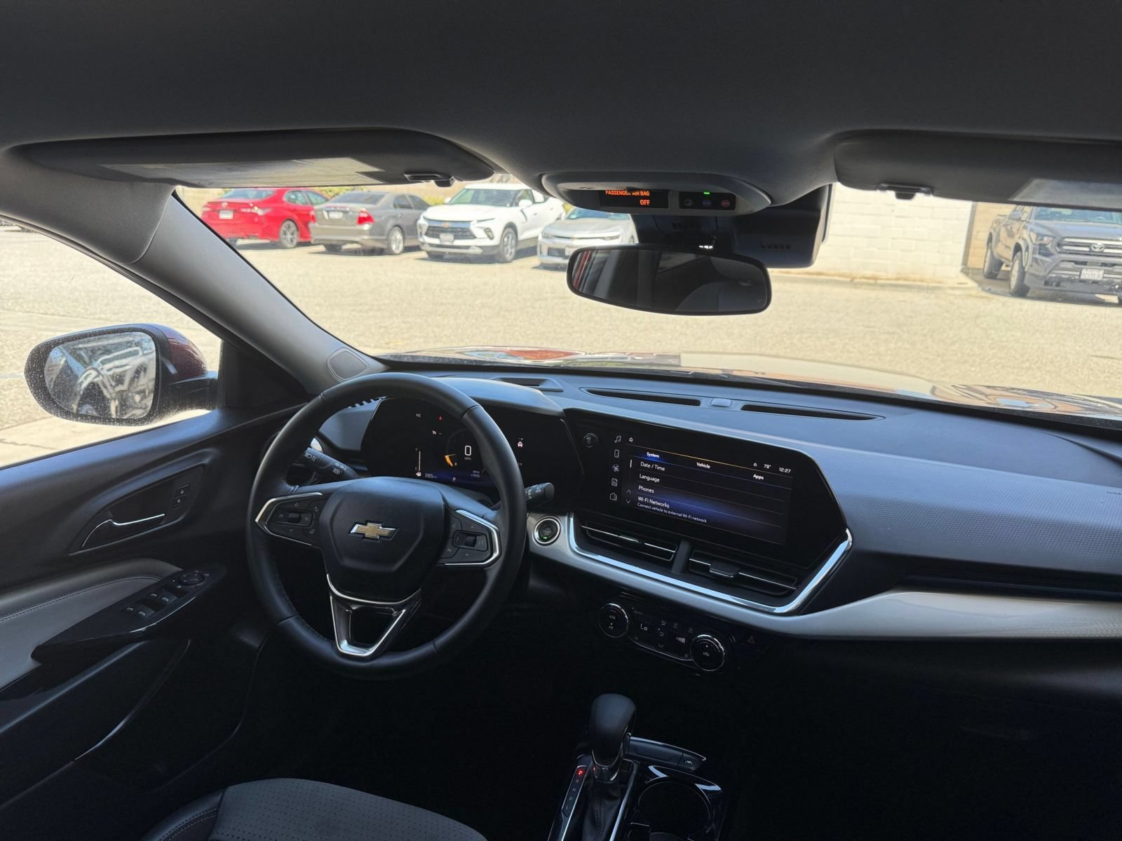 Used 2025 Chevrolet Trax LT w/ LT Convenience Package FWD image 33