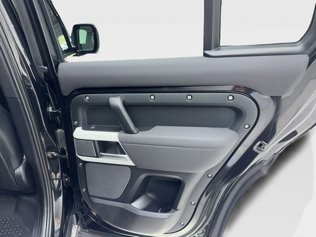 Used 2022 Land Rover Defender 110 S image 37