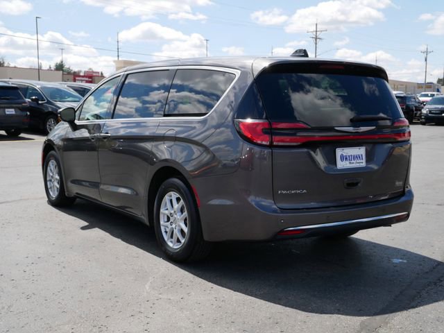 Used 2023 Chrysler Pacifica Touring-L FWD image 3