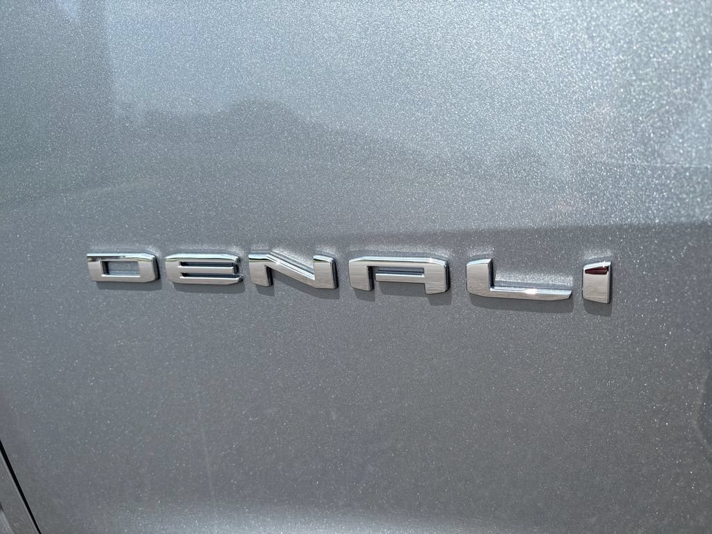 New 2026 GMC Acadia Denali Ultimate w/ LPO, Floor Liner Package AWD/4WD image 9