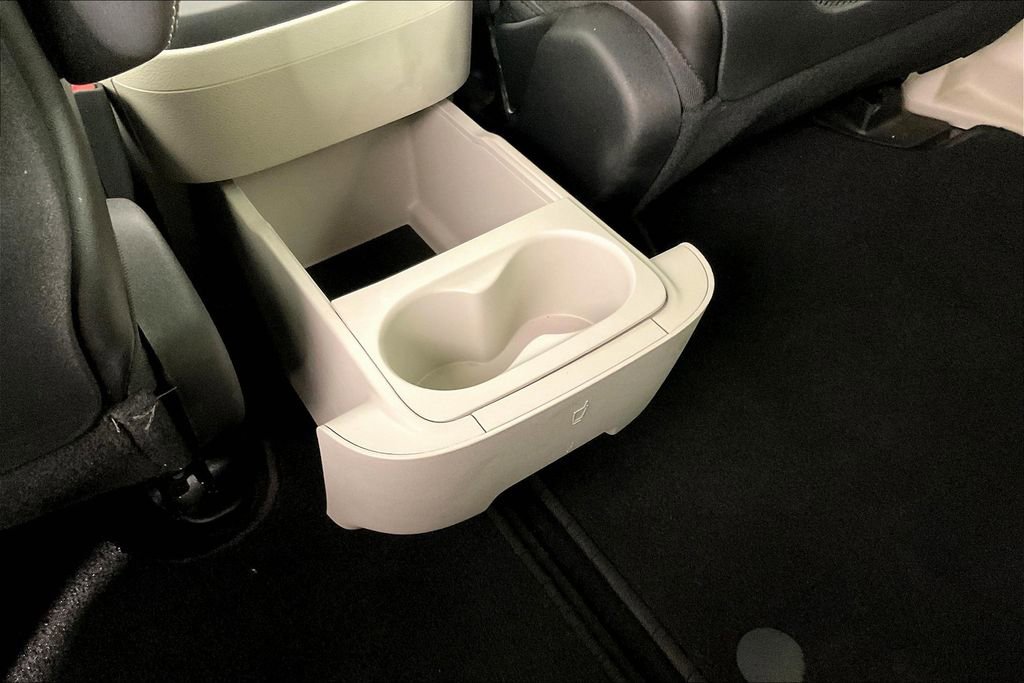 Used 2024 Chrysler Pacifica Touring-L image 33