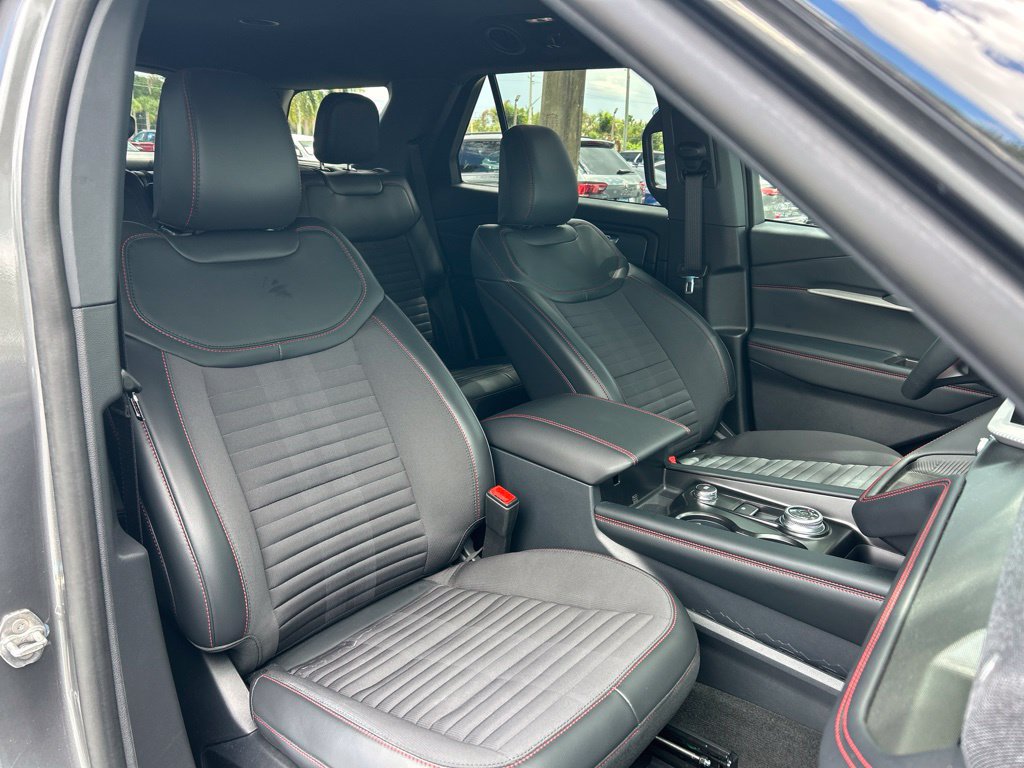 Used 2026 Ford Explorer ST-Line w/ ST-Line Street Pack RWD image 43