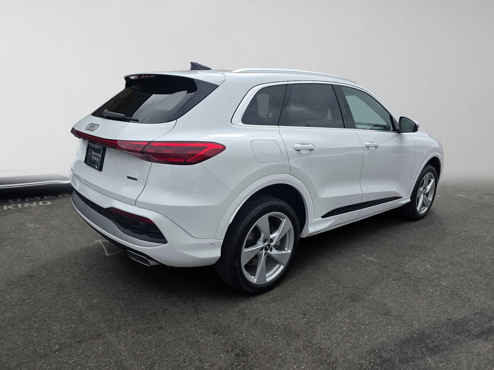 Used 2025 Audi Q5 Premium Plus w/ Premium Plus AWD/4WD image 3